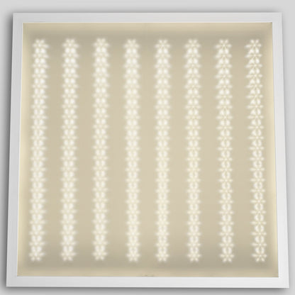 Een witte, rechthoekige plafondlamp met een zacht, diffuus licht en een zilverkleurige metalen rand. Ideaal voor moderne woon- en werkomgevingen waar helder, energiezuinig verlichting nodig is.