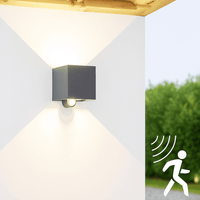 Comnox - Lumo Qube Sensor Wandlamp - Sfeervolle buitenverlichting met bewegingssensor - 380lm 1800K Zwart