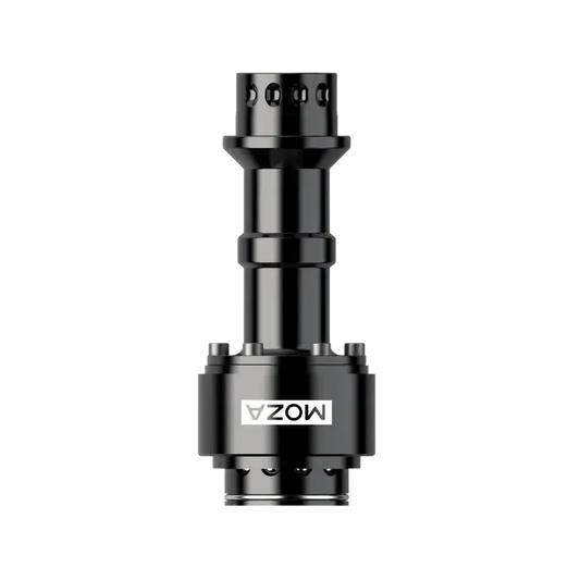 Zwart metalen MOZA-cameraarm voor drone stabilisatie, met zichtbare bouten en een glanzend oppervlak. Geschikt voor professionele videoproducenten en drone-gebruikers.