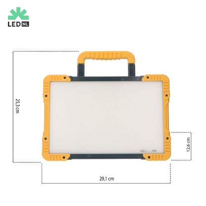 LED’s work PRO werktuigverlichting met robuust geel-zwart frame en handvat, geschikt voor professionele werkomgevingen. Zichtbare LED-panelen en draagbare ontwerp voor betrouwbare verlichting op bouwplaats of in de garage.