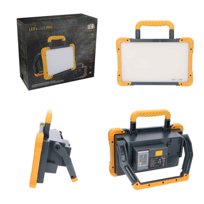 LED's work PRO werktuigverlichting met robuust geel-zwart frame en handvat, geschikt voor professionele werkomgevingen. Zichtbaar op de voorkant: witte lichtplaat en merknaam.