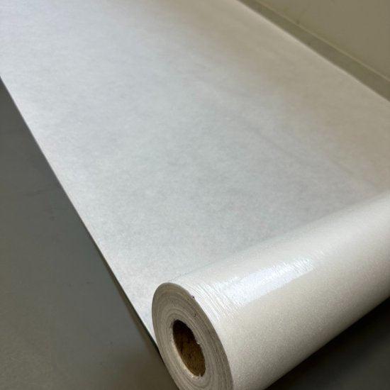 Perfect Cover Basic vloerbescherming, witte rollen met duidelijke label met eigenschappen zoals non-slip en shock-resistent, geschikt voor vloeren in huishoudens en commerciële ruimtes.
