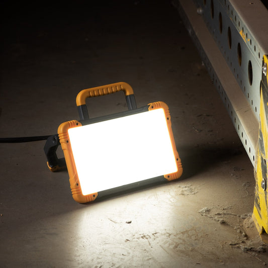 Comnox - LED Werklamp 3200 - 30W - Heldere Werkverlichting - IP54 waterdicht - 5m kabel - Compact