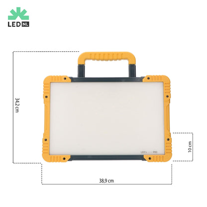 LED’s work PRO professionele werklicht met robuust geel-zwart frame, witte LED-oppervlakte en opgerolde kabel, geschikt voor bouw- en reparatiewerkzaamheden.