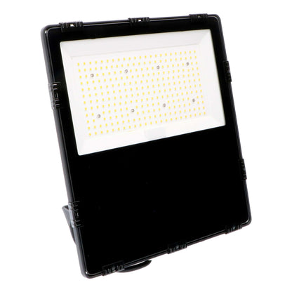 Zwart LED-uitbouwverlichting met zichtbare LED’s en montagebeugels, geschikt voor buitenverlichting. Robuust ontwerp voor tuin- en terrasverlichting.