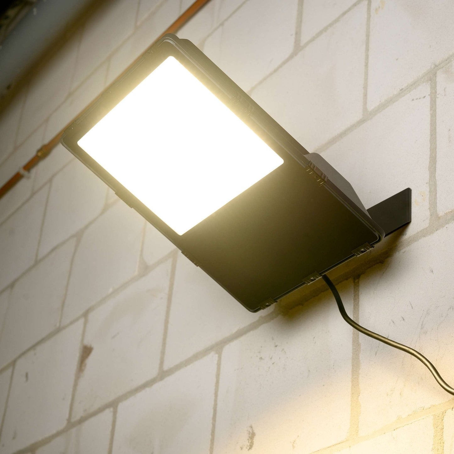 Premium LED Floodlight 150W - Levensduur van 30 jaar - IP66 Waterdicht - 24000 lm