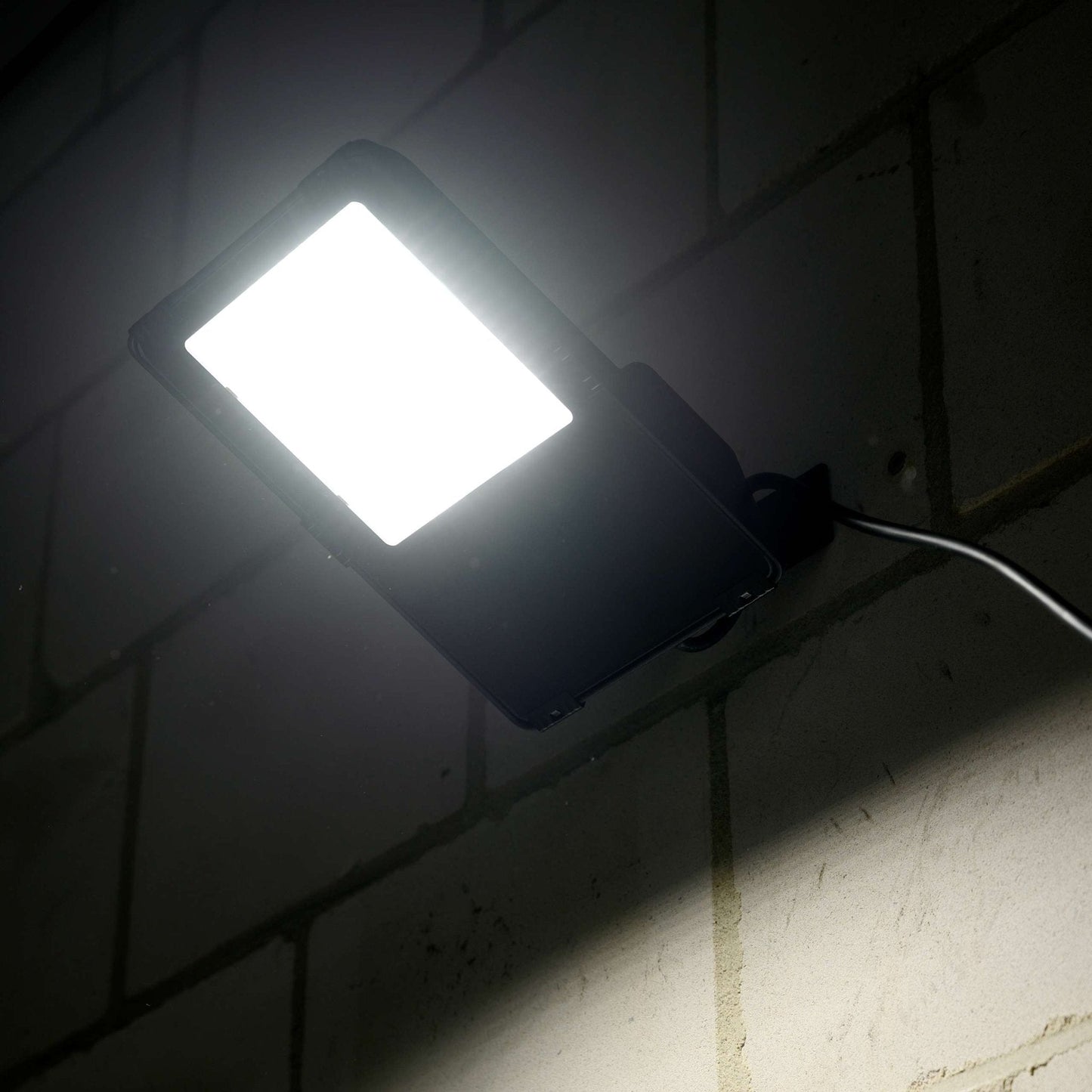 Premium LED Floodlight 30W - Levensduur van 30 jaar - IP66 Waterdicht - 4650 lm