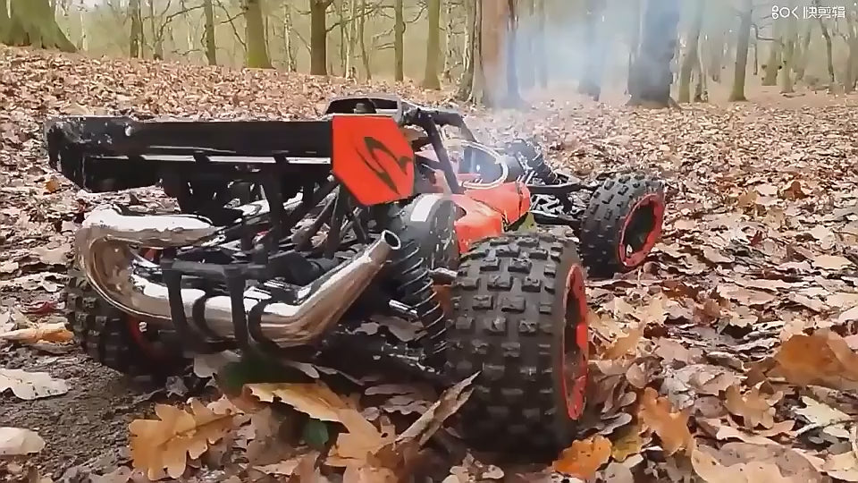 RC Buggy - Off‑road avonturen met krachtige motor en lange bereik - 29cc luchtgekoelde tweetaktmotor - 150m afstandsbedi - productvideo