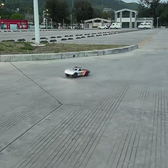 Hyper Go MJX14211 - Krachtige 1:14 RC Off‑Road Truck - Borstelloze Motor - Gyroscoop – 75 km/u - productvideo