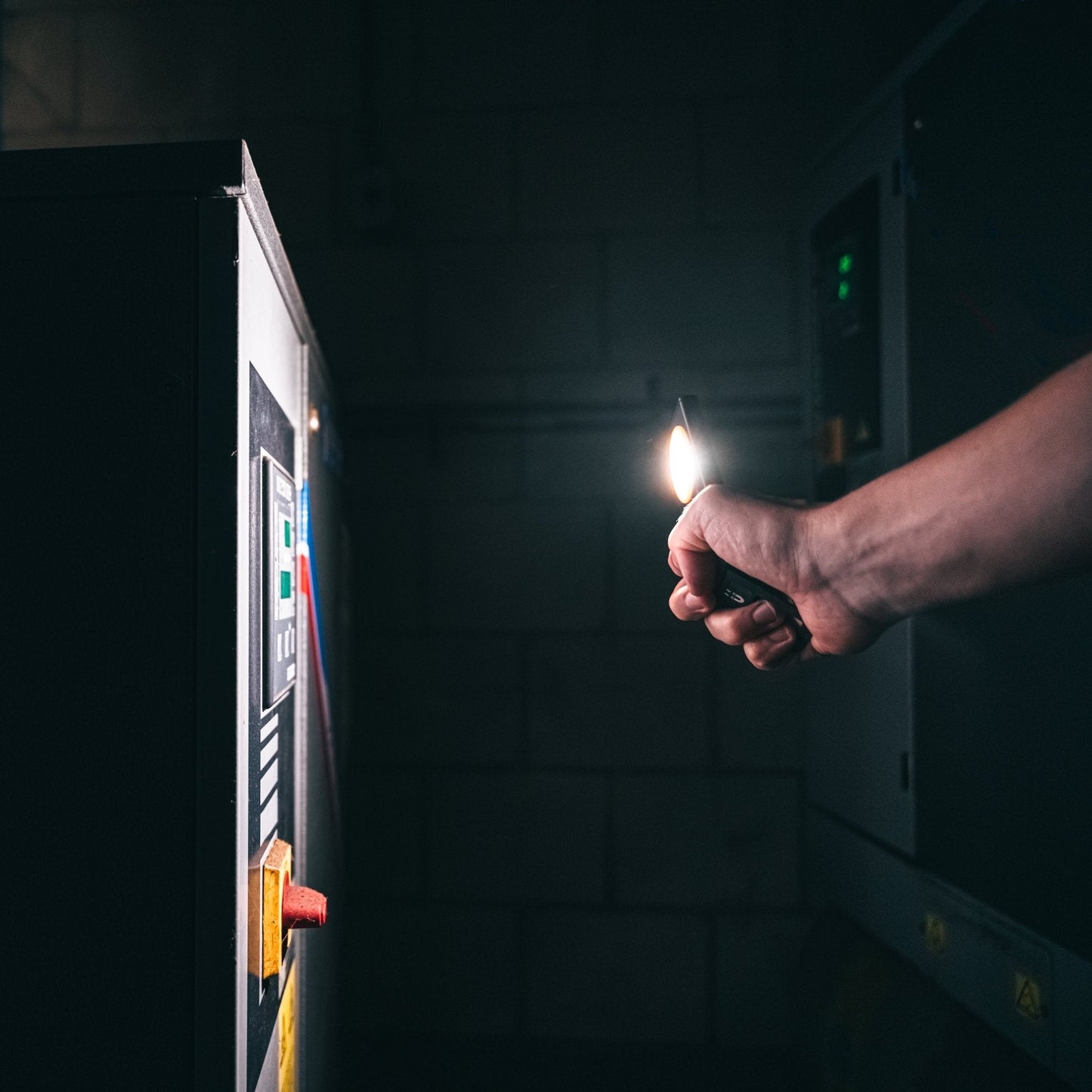 Comnox - LED Werklamp op Accu 350 - Draadloos & Oplaadbaar - 2 Lichtpunten - Magneet, Haak of Voet - Comnox