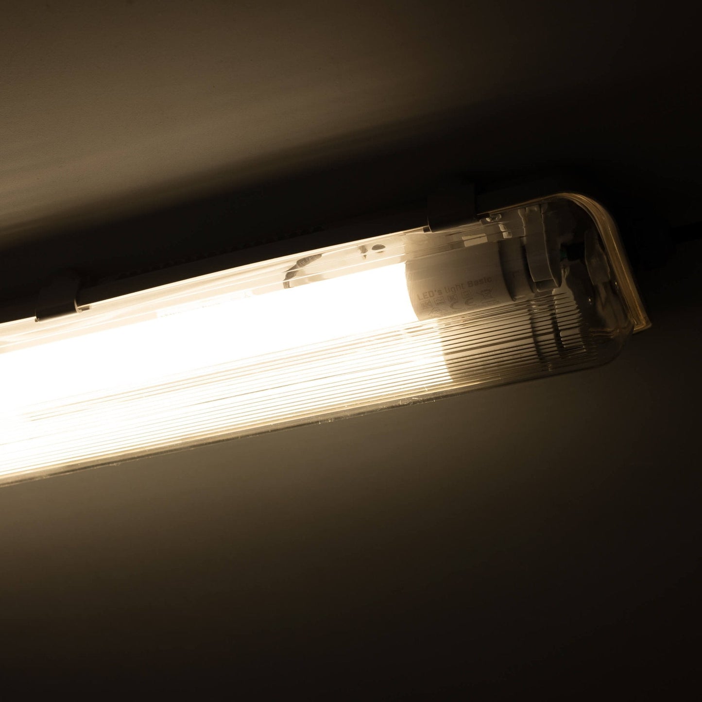 Comnox - Proventa - Dubbele LED TL verlichting 60 cm - Energiezuinig - Duurzaam - 2160 lumen - IP65 - 2 x 18W