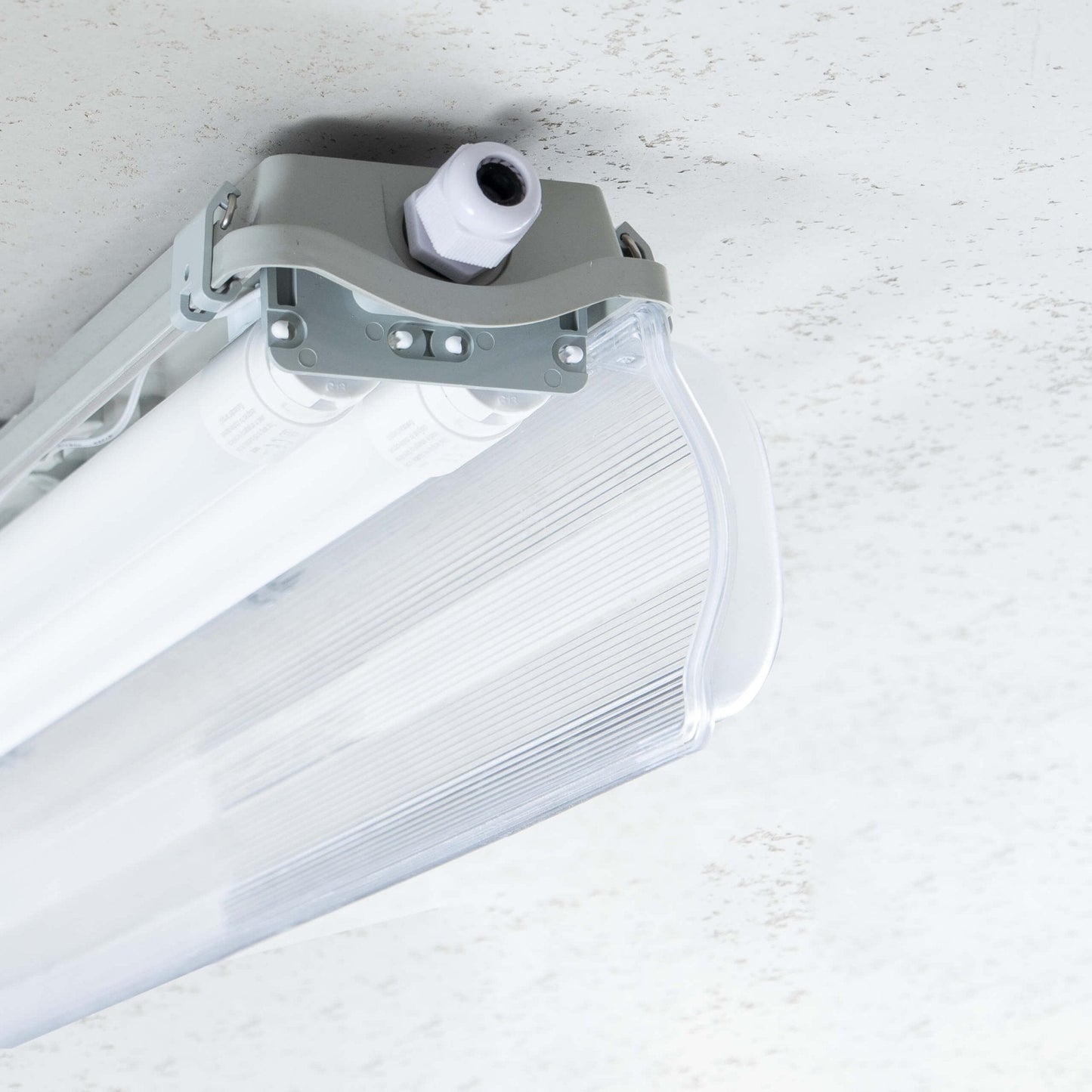 Comnox - Proventa - Dubbele LED TL verlichting 60 cm - Energiezuinig - Duurzaam - 2160 lumen - IP65 - 2 x 18W