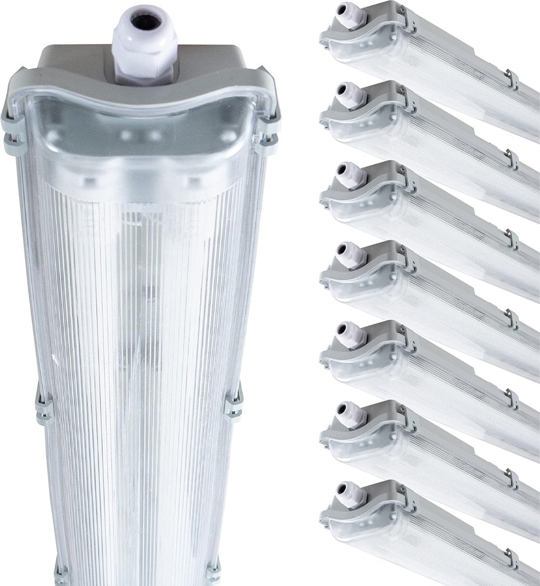 Zilverkleurige LED-verlichting met transparante, geribbelde kap en witte aansluiting, geschikt voor industriële ruimtes. Meerdere eenheden tonen de robuuste constructie voor zware belastingen.