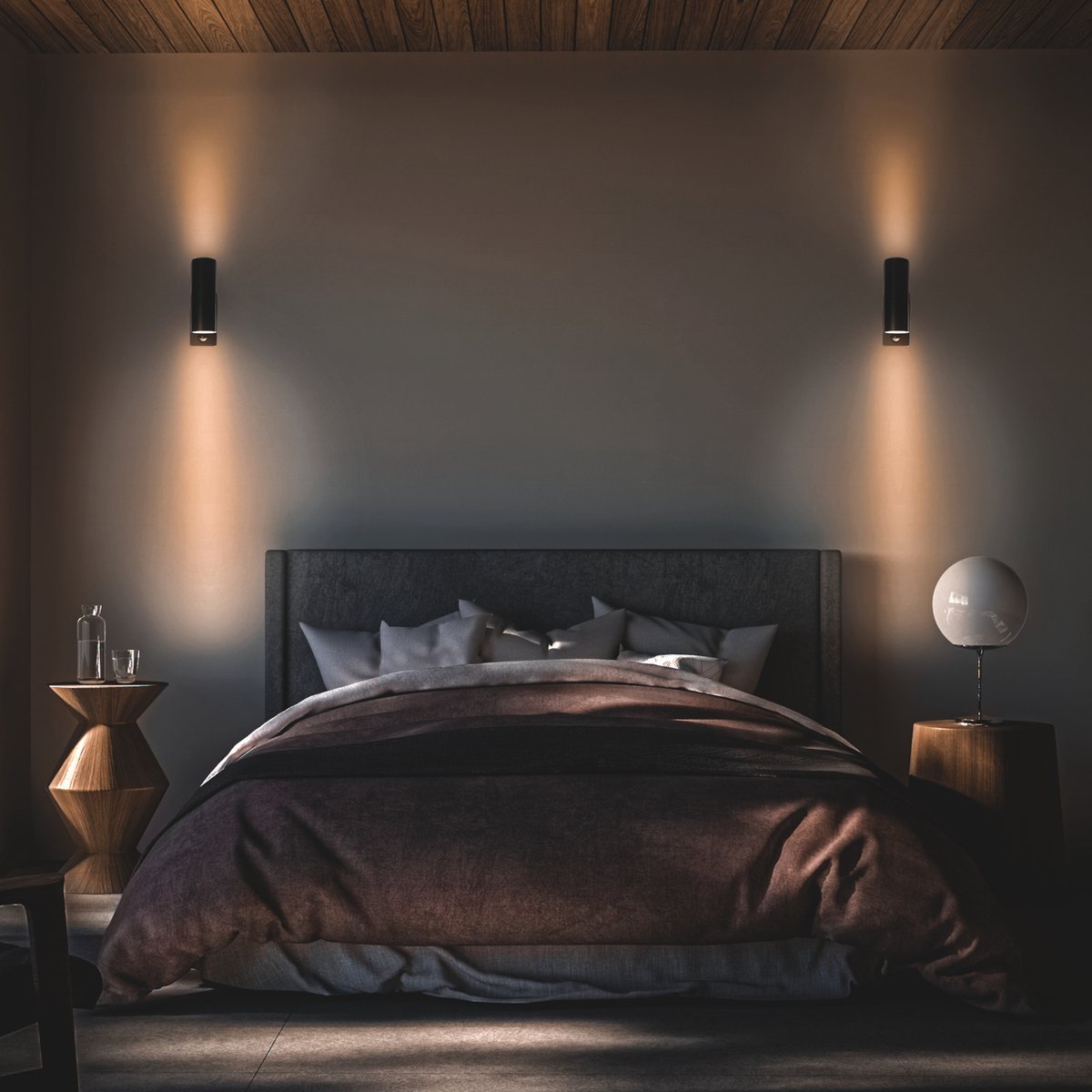 Zwarte wandlamp met warm wit licht, geïnstalleerd op een donkere bakstenen muur. Modern design voor buitenverlichting en nachtverlichting.