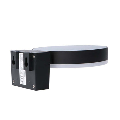 Een moderne, zwarte ringvormige wandlamp met warm wit licht, bevestigd aan een textuurrijke bakstenen muur. Uitgerust met bewegingssensor en touch-knop voor buitenverlichting.