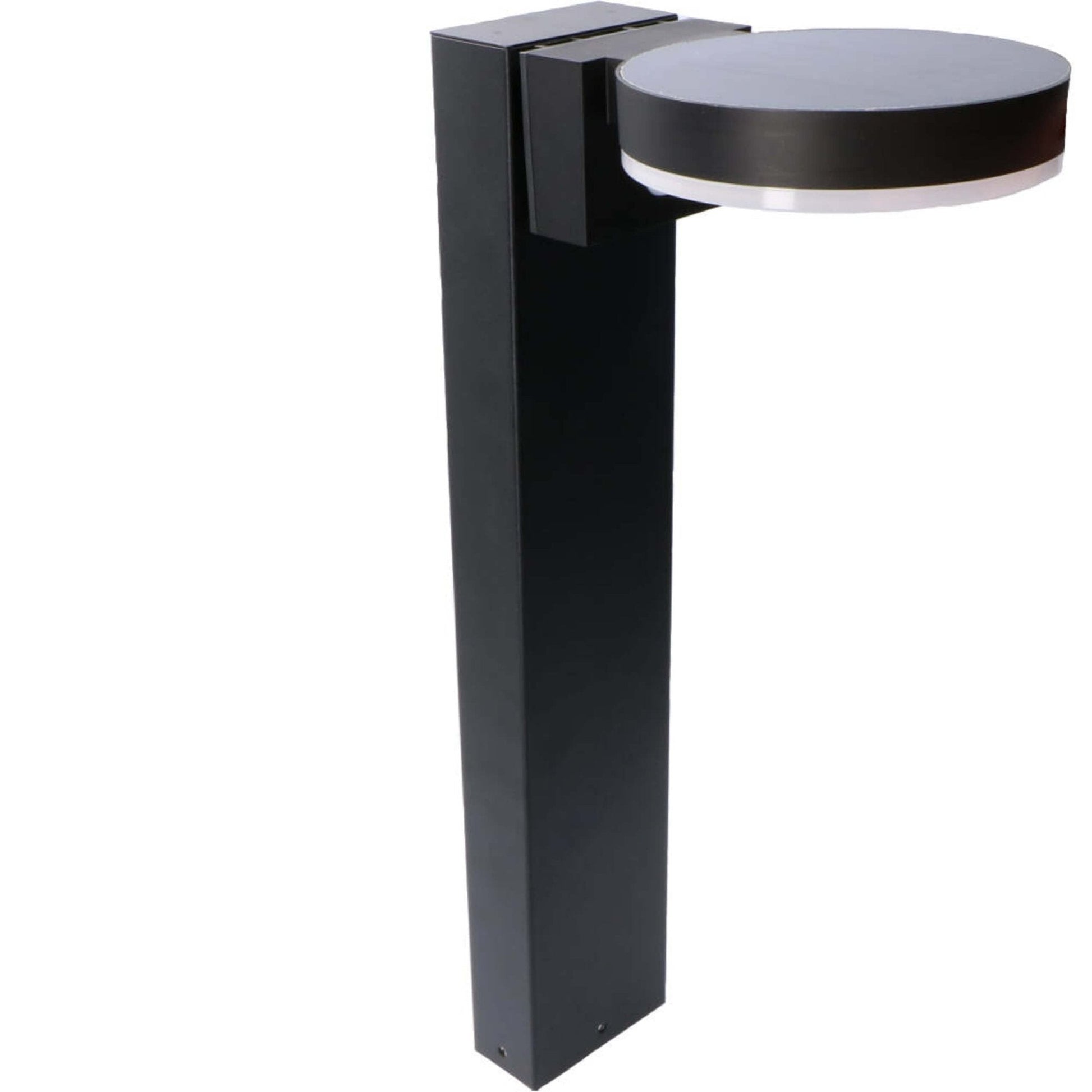 Een moderne, zwarte buitenlamp met een helder ringlicht en een zichtbare bewegingssensor, geplaatst tegen een donkere houten achtergrond. Ideaal voor veilige verlichting in de tuin of op het terras.