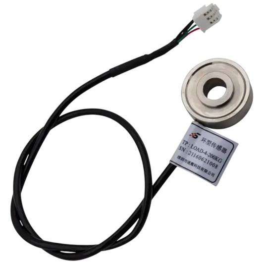 Zilverkleurige ringvormige belastingcel met zwarte kabel en witte connector, voorweeglabel met technische specificaties. Geschikt voor industriële weegsystemen en precisieweegtoepassingen.