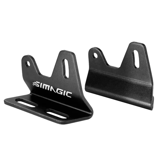 Zwarte metalen SIMAGIC montagebeugels met gaten en een wit logo, geschikt voor fietsen en scooters. Robuust ontwerp voor veilige bevestiging van accessoires.