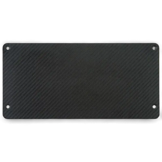Zwart carbonvezelplaat met diagonale textuur en vier montageschroefgaten, geschikt voor gaming-PC’s en custom builds. Premium materiaal voor stijlvolle en krachtige interne componenten.