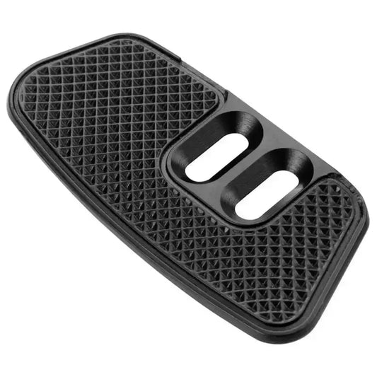Zwart racestuur met carbonpedalen en zichtbare schroefdetails, speciaal ontworpen voor racegames. Premium materiaal en precisieconstructie voor optimale grip en prestaties in simulaties.