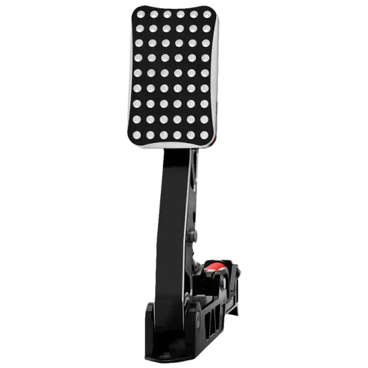 Zwart metalen voetpedaal met perforatie en rode details, geschikt voor motorfietsen. Geoptimaliseerd voor betere grip en comfort tijdens het rijden.