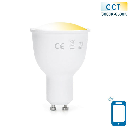 Een witte, moderne GU10-LED-lamp met warm wit licht, voorzien van CE-keurmerken en een draadloze smartphone-app voor verlichtingscontrole. Geschikt voor smart home- en verlichtingsinstallaties.