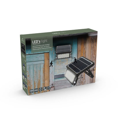 Zwarte zonnepanelenverlichting met warm wit licht, gemonteerd op een bakstenen muur. Ideaal voor buitenverlichting en tuinverlichting, met zichtbare schakelaars en een compacte, waterdichte constructie.