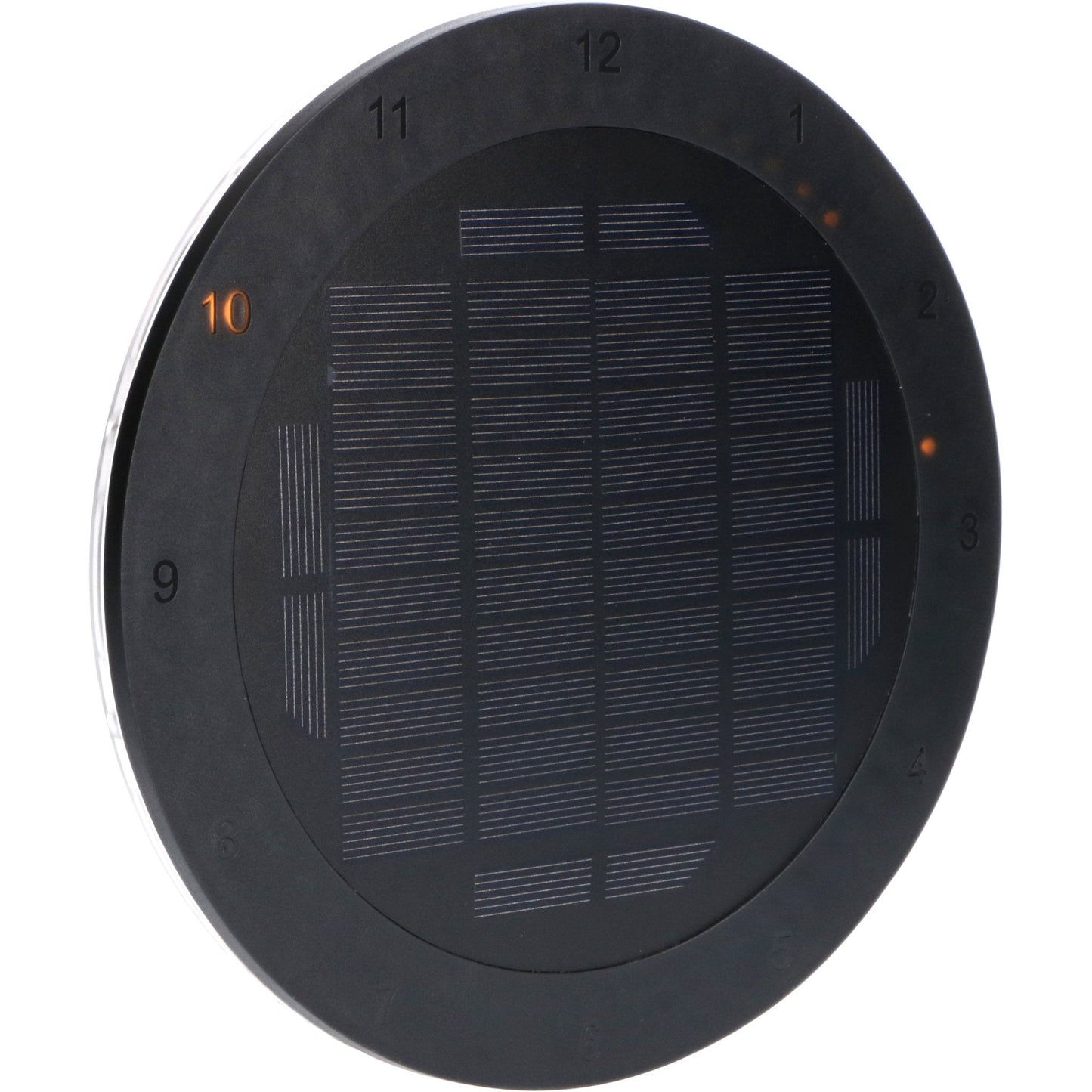 Zwart, ronde zonneklok met duidelijke witte cijfers en een zichtbare zonnecel. Geschikt voor zonnepanelen en energiezuinig gebruik in de tuin of op het bureau.