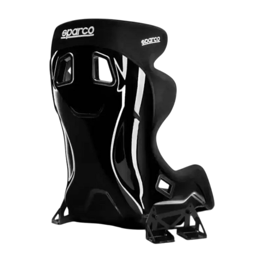 Zwart Sparco ADV XT racestoel met geïntegreerde hoofdsteun en zichtbare logo’s, geschikt voor sportwagens en raceauto’s. Gebruik in motorsport of als comfortabele stoel voor race-enthusiasten.
