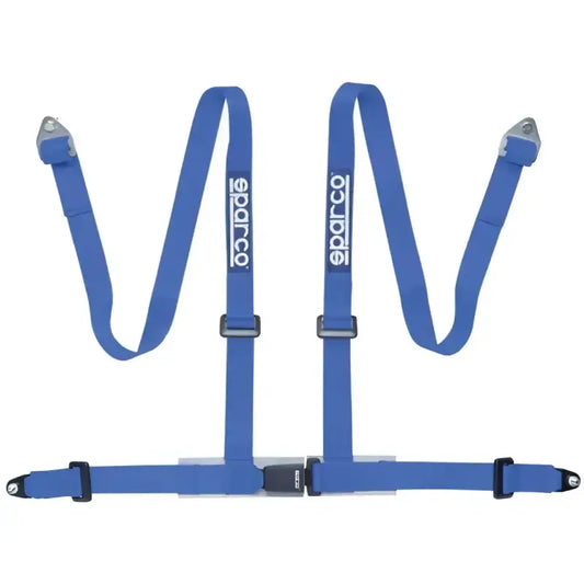Zwart Sparco veiligheidsgordel met metalen gespen en wit logo, geschikt voor raceauto’s. Robuust materiaal voor hoge prestaties en veiligheid tijdens autosport.