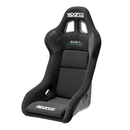 Zwart Sparco EVO racestoel met textielbekleding en zichtbare ventilatieopeningen, uitgerust met sportieve ondersteuning voor auto’s en racevoertuigen. Geschikt voor motorsport en raceauto’s met hoge prestatievereisen.