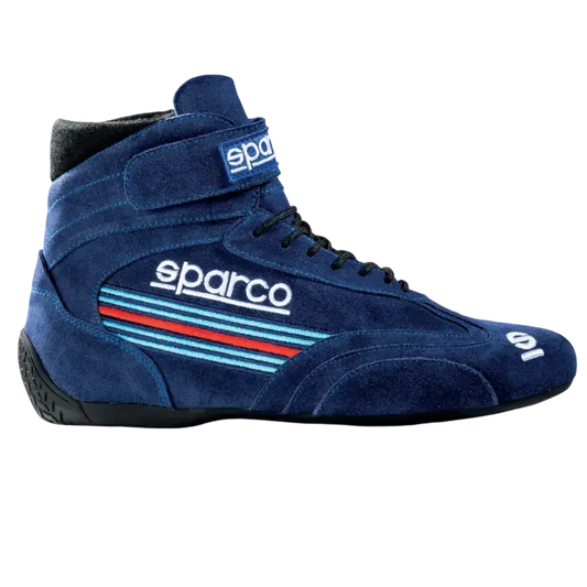 Rode Sparco racelaars met fluweelachtige textuur, blauwe strepen en witte logo’s, geschikt voor motorsport. Geschikt voor racen en auto-rijden met hoge veiligheid.