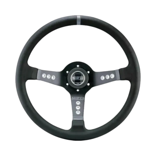 Zwart Sparco sportstuur met glanzende metalen accenten en drie-spits ontwerp, geschikt voor raceauto’s en sportwagens. Zichtbaar merklogo en precisieknoppen voor optimale besturing.