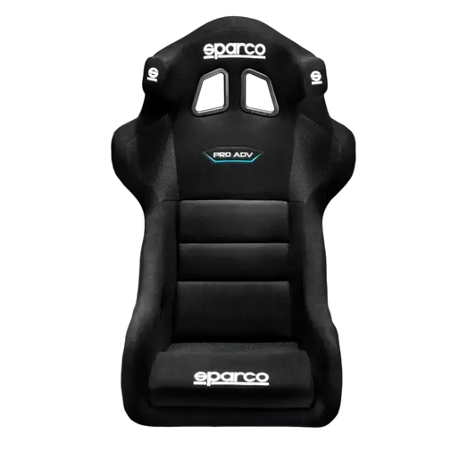 Zwart Sparco Pro Adv racestoel met textielbekleding en zichtbare logo’s, speciaal ontworpen voor raceauto’s en motorsport.