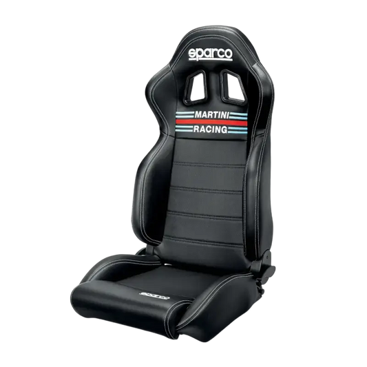 Zwart Sparco racestoel met Martini Racing logo, gestikt met witte lijnen en sportieve vorm. Geschikt voor auto’s en racevoertuigen, met verstelbare rugleuning en comfortabele zitting.