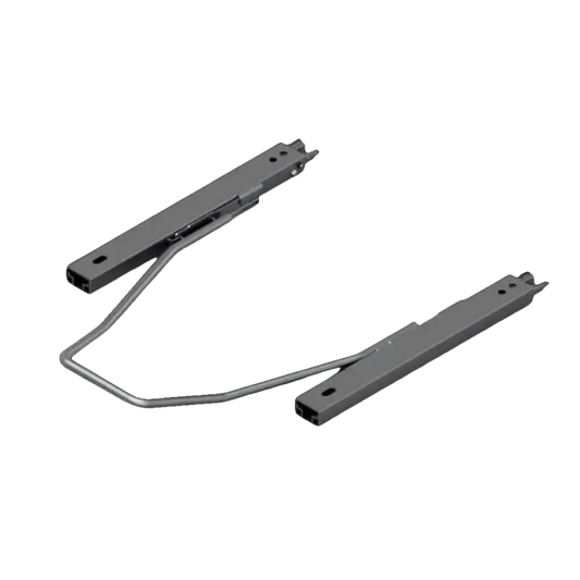 Zilverkleurige metalen kastdeurhendel met verstelbare arm, geschikt voor kasten en meubels. Robuust ontwerp met gaten voor montage, ideaal voor interieur- en meubelinstallaties.