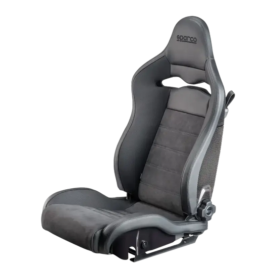 Grijs Sparco racestoel met carbonvezel accenten en verstelbare riemen, ontworpen voor sportwagens. Ideaal voor race- of trackday-gebruik met optimale houdbaarheid en comfort.