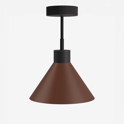 Een minimalistische plafondlamp met een beige, textuurrijke conische kap en een zwart metalen bovenstuk, ideaal voor moderne interieurs. Perfect voor woonkamer of slaapkamer verlichting.