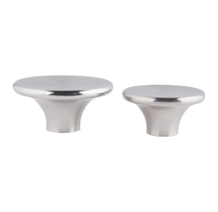 Zilverkleurige kastknop met matte afwerking en ingegraveerd windmolenmotief. Geschikt voor moderne keuken- of badkamermeubels, met een minimalistisch design dat stijl en functionaliteit combineert.