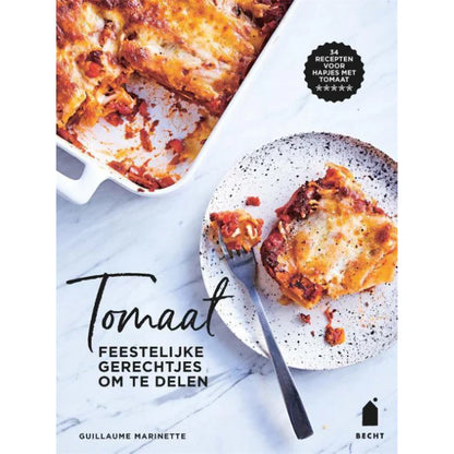 Zwart gietijzeren bakvorm met handgrepen, voorzien van een glanzende, anti-kleef coating. Perfect voor het bakken van tomatenbouillon of andere feestelijke gerechten.