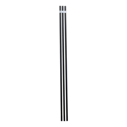 Zilverkleurige knoppen met windmolenmotief op zwarte metalen stangen, geschikt voor tuinmeubilair of decoratieve installaties. Detailopname van de verfijnde, industriële ontwerpdetails.