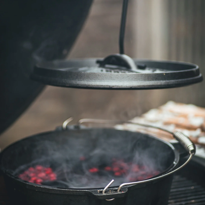 Comnox - Windmill Dutch Oven 6 Quarts Zonder Pootjes - Ultieme buitenkook-kracht - Direct klaar voor gebruik - Gietijzeren pan - Stabiel op BBQ en fornuis