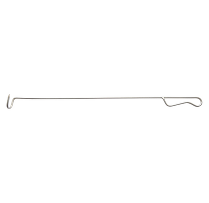 Zilverkleurige metalen haak met een lang, dunne steel en een gebogen uiteinde, geschikt voor kleding opbergen of als decoratief element in kledingkasten.