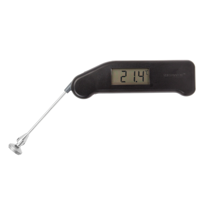 Een zwarte digitale vlees thermometer met zichtbare temperatuur 23,4°C, zilverkleurige metalen sensor en gladde grip. Geschikt voor precisieke temperatuurmeting bij grillen en koken.