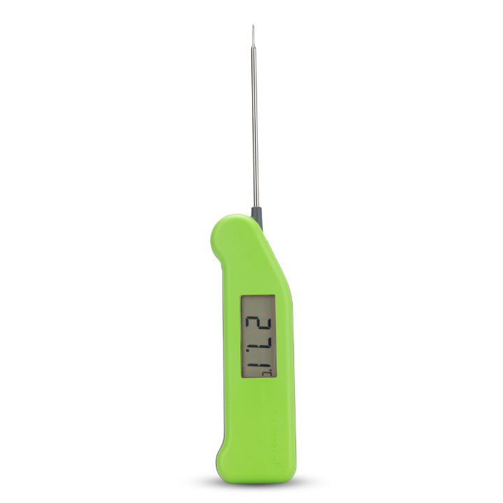 Groene digitale vlees thermometer met zichtbare temperatuur van 44,2°C, glanzende metalen sensor en helder scherm, ideaal voor precieze bereiding van vlees en brood.