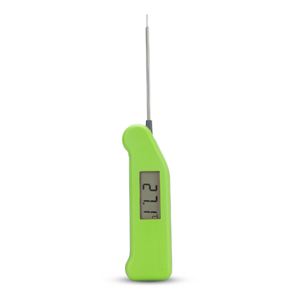 Groene digitale vlees thermometer met zichtbare temperatuur van 44,2°C, glanzende metalen sensor en helder scherm, ideaal voor precieze bereiding van vlees en brood.