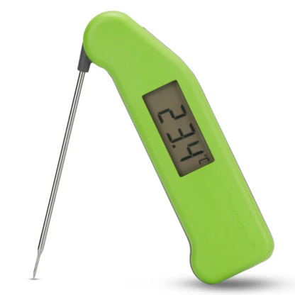 Groene digitale vlees thermometer met zichtbare temperatuur van 44,2°C, glanzend metalen sensor en scherpe display. Ideaal voor precieze bereiding van vlees en brood.