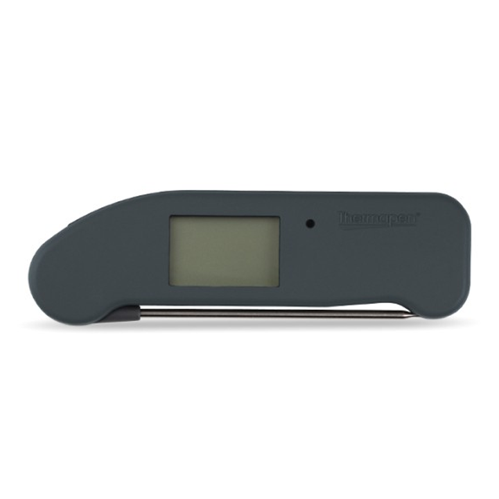 Zwart digitale Thermometer met zichtbare schermweergave van 24,3°C en metalen meetstok. Geschikt voor precisieke temperatuurmeting bij kook- en grilltoepassingen.