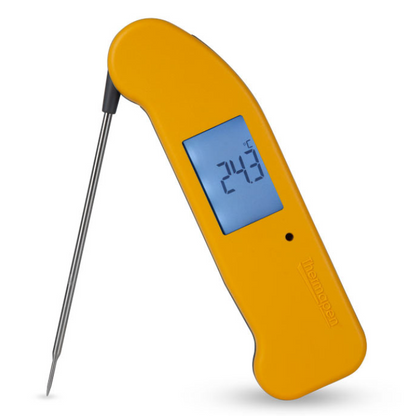 Gelijkmatig geel digitale Thermopen met zichtbare temperatuur van 25,9°C, metalen meetstok en scherpe punt. Ideaal voor kook- en baktoepassingen waar nauwkeurige temperatuurcontrole essentieel is.