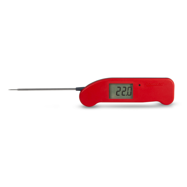 Rode digitale Thermometer met zichtbare temperatuur van 20,7°C, glanzend metalen sensor en het merk Thermopen. Geschikt voor precisieke temperatuurmeting bij kook- en baktoepassingen.